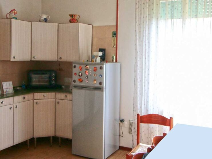 Appartamento da Riattare in Vendita a Dese con Tre Camere